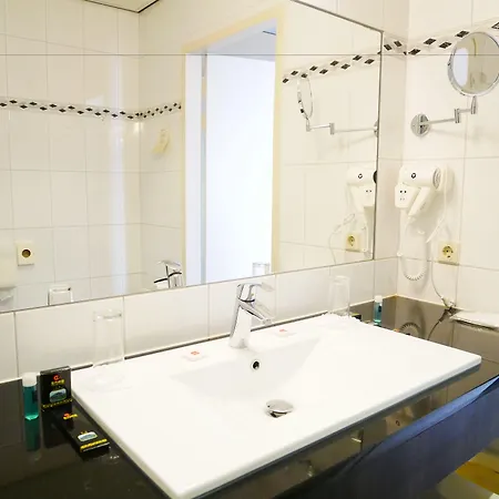 호텔 Het Oosten 3*